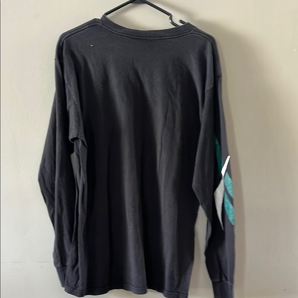 Vintage Reebok Men's Long Sleeve Tee - Picture 6 of 6